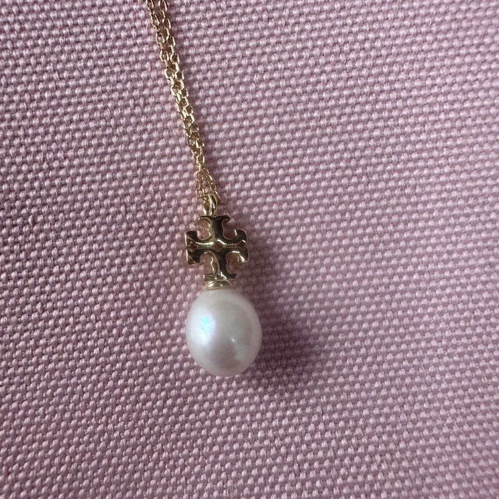 Tory Burch Gold Necklace with Pearl Pendant - Picture 4 of 6